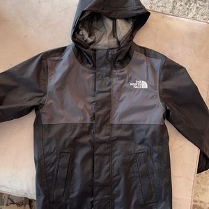 The North Face boys rain coat, black, size 6
